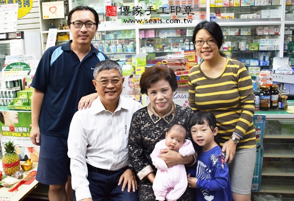 張寶寶(台中西區到府嬰兒寶寶滿月剃頭理髮、免費到府嬰兒剃胎毛儀式吉祥話)。到府剃頭剃胎毛主持、專業拍照、DVD光碟、證書。★購買「臍帶章、肚臍章、胎毛筆刷印章」贈送：剃頭、收涎、抓周，三選一。2015.12.13 照片2